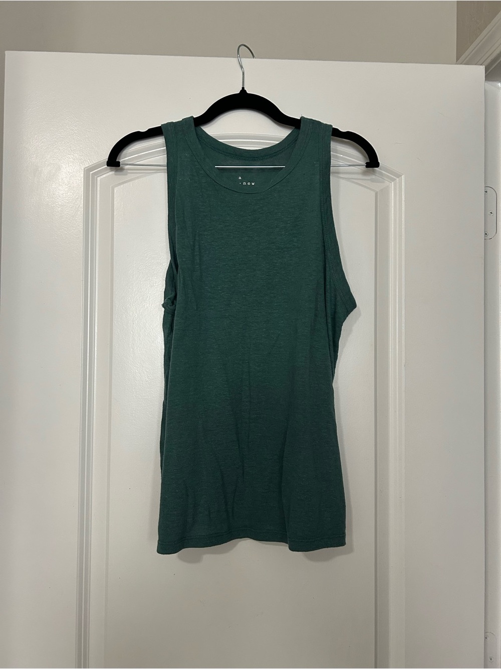 Women’s Sleeveless Ribbed Tank Top